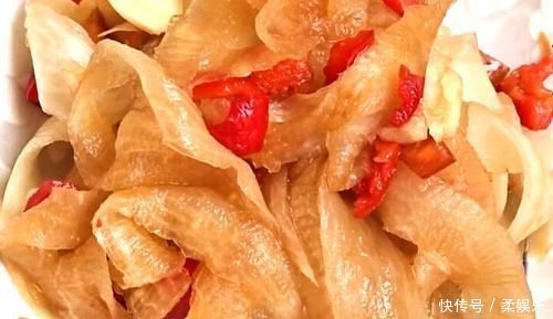 此菜我家一年做一次,做一次能吃一年,鲜香开胃,比大鱼大肉香