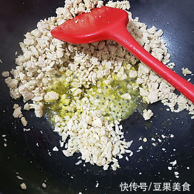 #暖冬酱在手,嗨吃部队锅#藤椒味炸酱