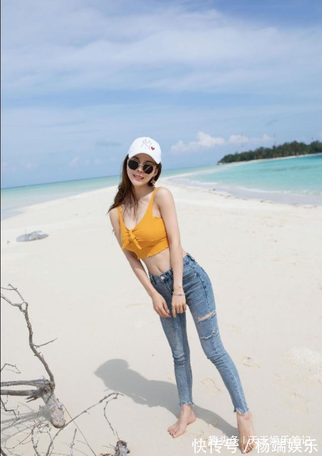阳光帅气 搭配牛仔裤的女神诠释出简约的魅力,尽显时尚知性美的感觉