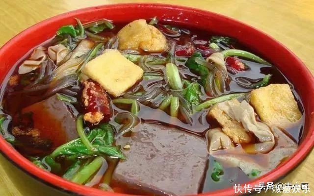 别再出去吃麻辣烫了,教你在家做,几步就上桌,又香又辣,超下饭