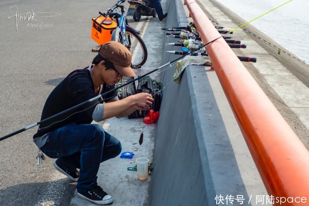 钱塘江|没有潮水时，钱塘江边是散步休闲的好去处，这里也是钓鱼人的乐园