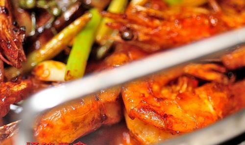 首家会飞的火锅落户沈阳,大虾火锅飞起来,小龙虾九块九