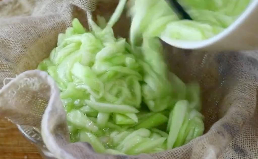 2根丝瓜1块豆腐,简单一做,鲜香美味又营养,家里孩子超爱吃