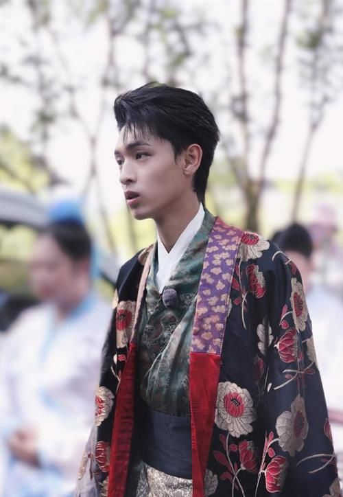 李雪琴|《德云斗笑社》抢先看，郭麒麟李雪琴参与录制，周九良惨坐冷板凳