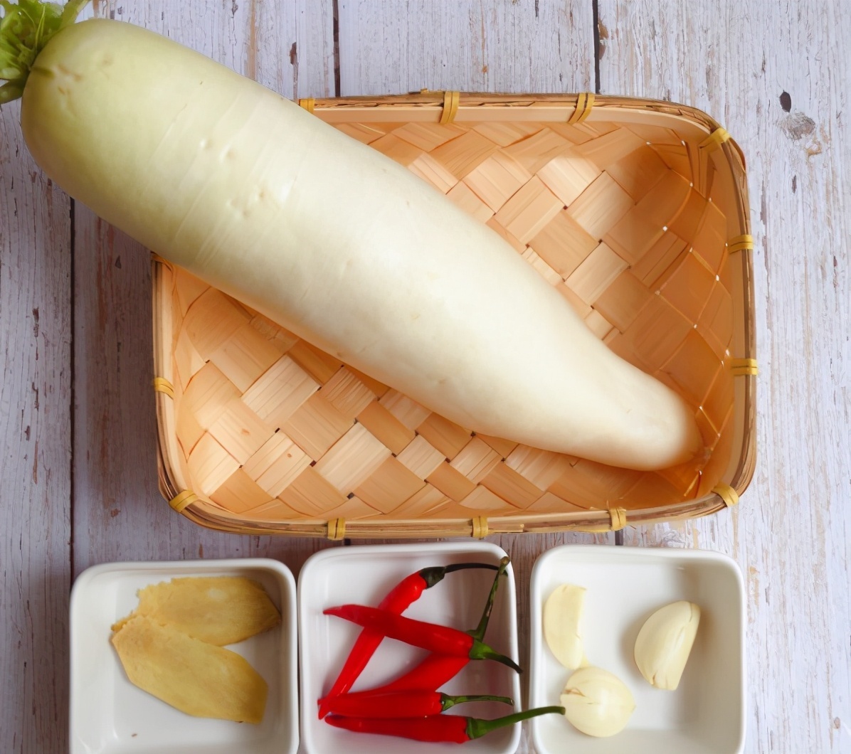 好吃|被很多人“嫌弃”的蔬菜，简单一拌真好吃，2块钱就能做一大盆