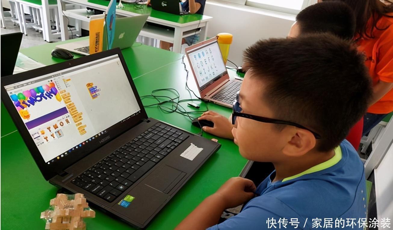 塑造|初二男孩为阿兹海默症外婆发明“认人神器”:编程思维塑造牛娃