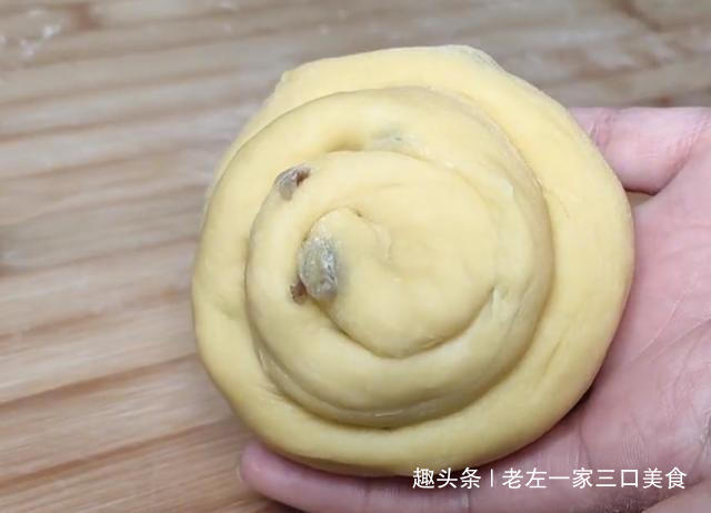 面粉里加3个鸡蛋，不用烤不用烙，比馒头简单，比包子好吃，解馋