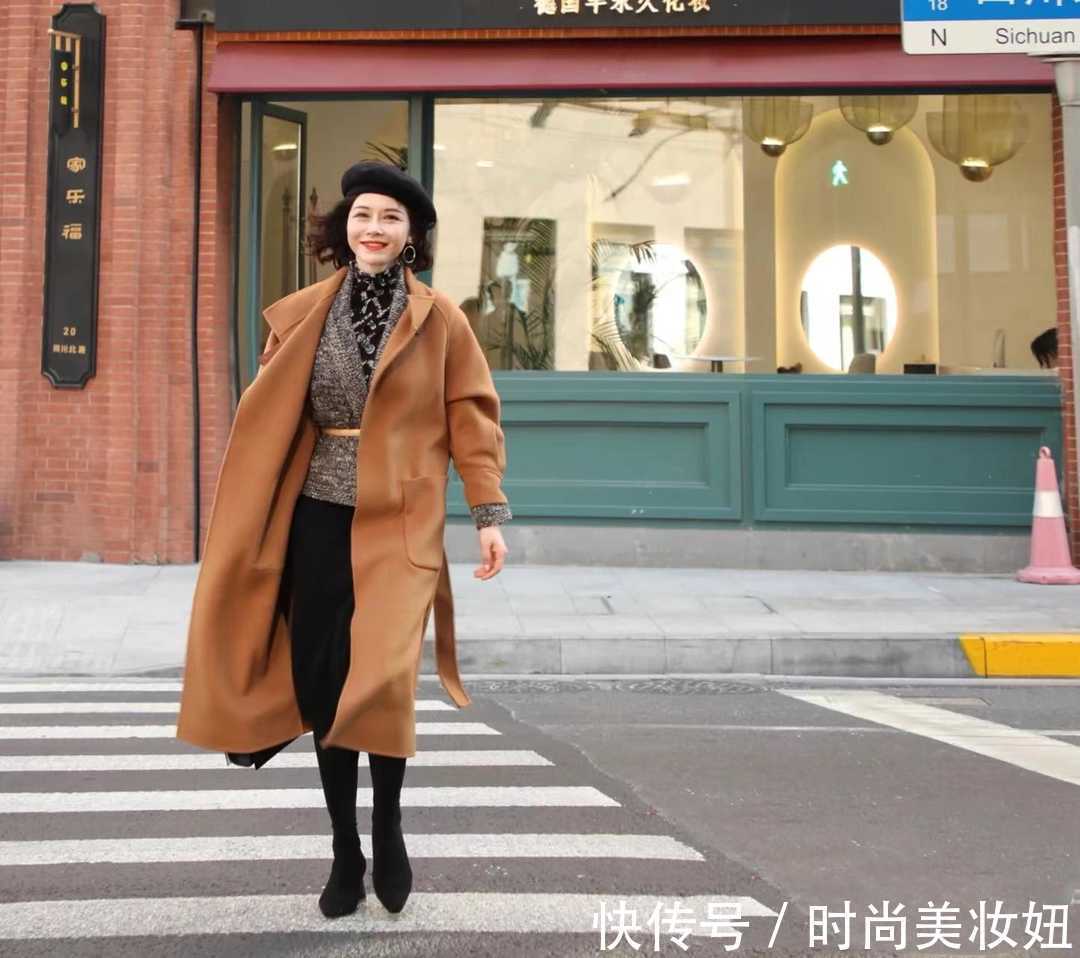 大衣|“驼色大衣”已经烂大街?学时尚博主的高级配色,穿出高雅大牌范