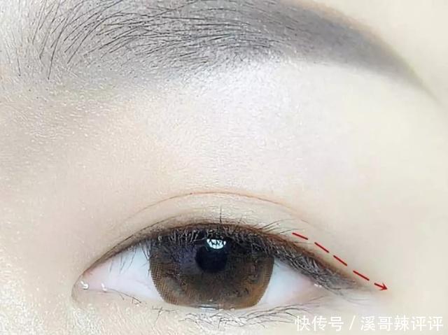 眼线|10个化妆小技巧，让新手小白的你，妆容更高一级