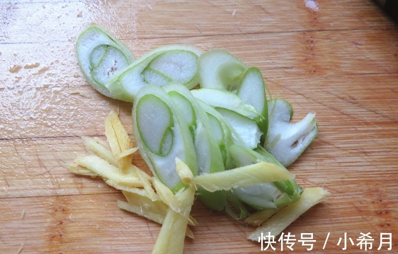 味道|回娘家,我给70岁的妈妈炒了土豆丝,妈妈:还是以前的老味道!