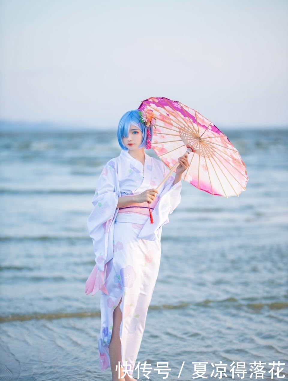 萌妹|Reo蕾姆海边COS,身穿和服眼神无辜,赤着小脚的她邀请你“玩耍”!
