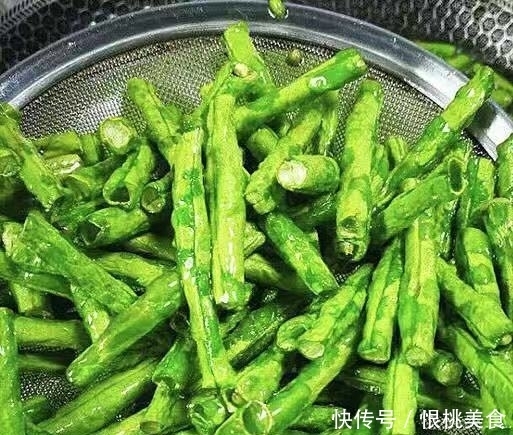 干煸豆角:家庭版的做法,又快又好吃,几分钟搞定的美食~