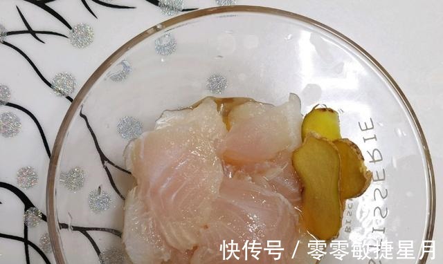 肥牛鱼片配酸汤，营养又暖心！再放一些面条，真是超级美味！