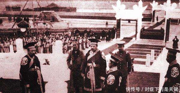 下联|袁世凯称帝有人送一副联,上联七个数下联都是褒奖词,请多读几遍!