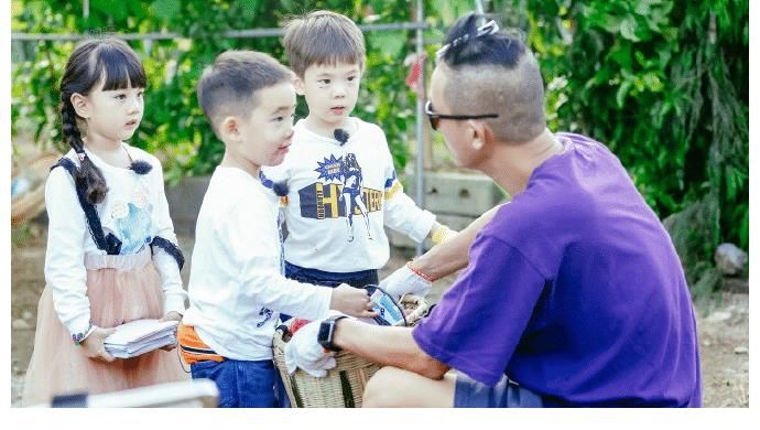 吴尊晒《爸爸去哪儿5》汶莱聚会照!NeiNei给小泡芙补习,嗯哼缺席了