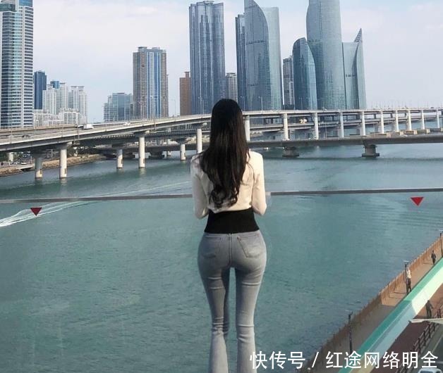 修身款 温暖靓丽的牛仔裤着装,尽显简简单单的穿搭