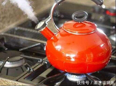 警告，有1种水会致癌，不是隔夜水也不是千滚水，很多人却经常喝