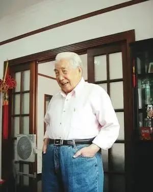 华东工学院@武中奇题写的“华东工学院”真“霸气”,碑骨帖韵,个性强烈