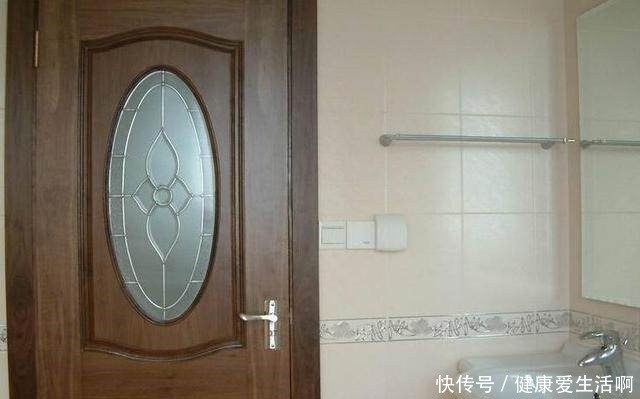 卫生间|卫生间万万别装平开门，现在流行装这种门代替，懊悔没早知道！