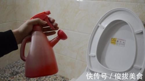 藿香正气水和白醋加在一起，作用太棒了，一年能省下不少钱，真棒