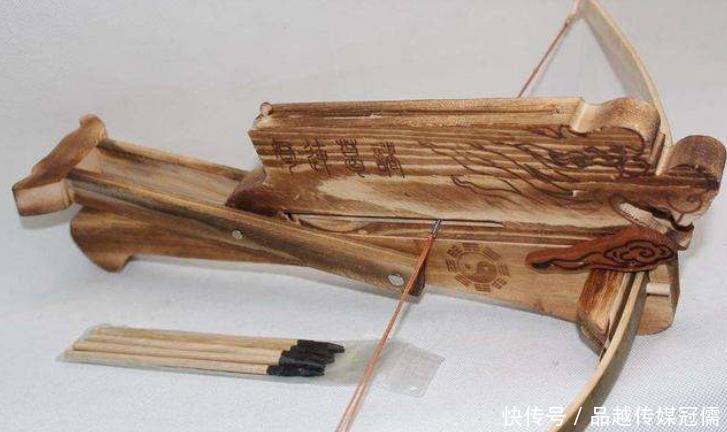 古墓挖出40把古老“冲锋枪”,距今已经接近2000年