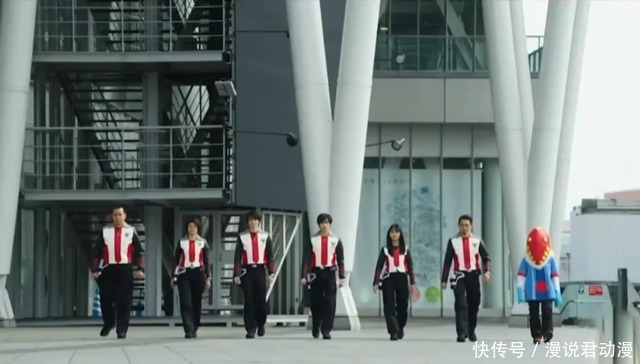 黑暗三人组|特利迦的封印太弱?一块陨石解封卡尔蜜拉,并非看到的这么简单