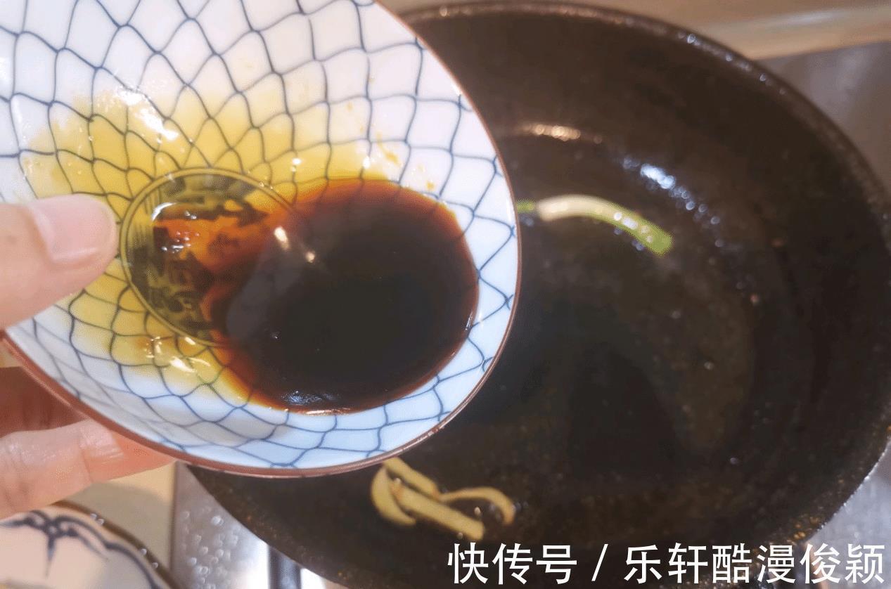 一道素菜比肉还好吃，剁椒虎皮豆腐配米饭，吃到汤都不剩