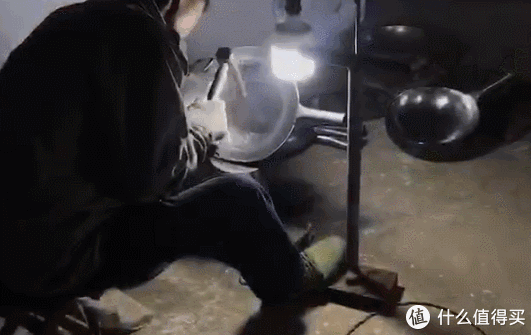 铁锅|以为被淘汰的4件家居用品,看似老土,却便宜好用,如今很有市场