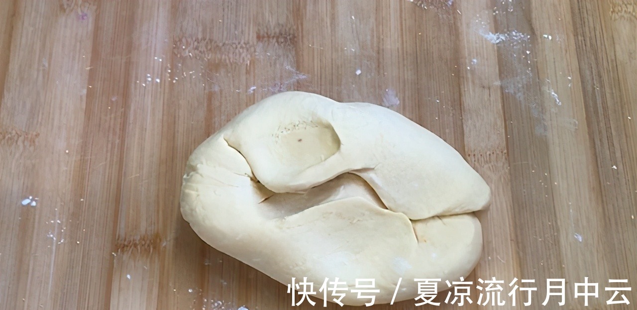 吃不完的红薯拿来做甜甜圈,无需加水,外酥里软,简单好吃又解馋!