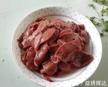 清水|洗猪肝，只用清水是大错！正确做法教给你，猪肝干干净净，放心吃