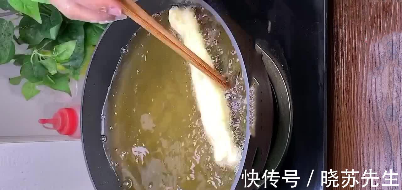 炸出来的油条又干又瘪?只要以下4点充分做到位,担保香脆又蓬松