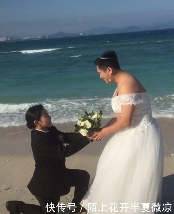 婚纱照|奇闻:打开新世界的大门,新人拍另类婚纱照,新郎娇羞的笑容亮了