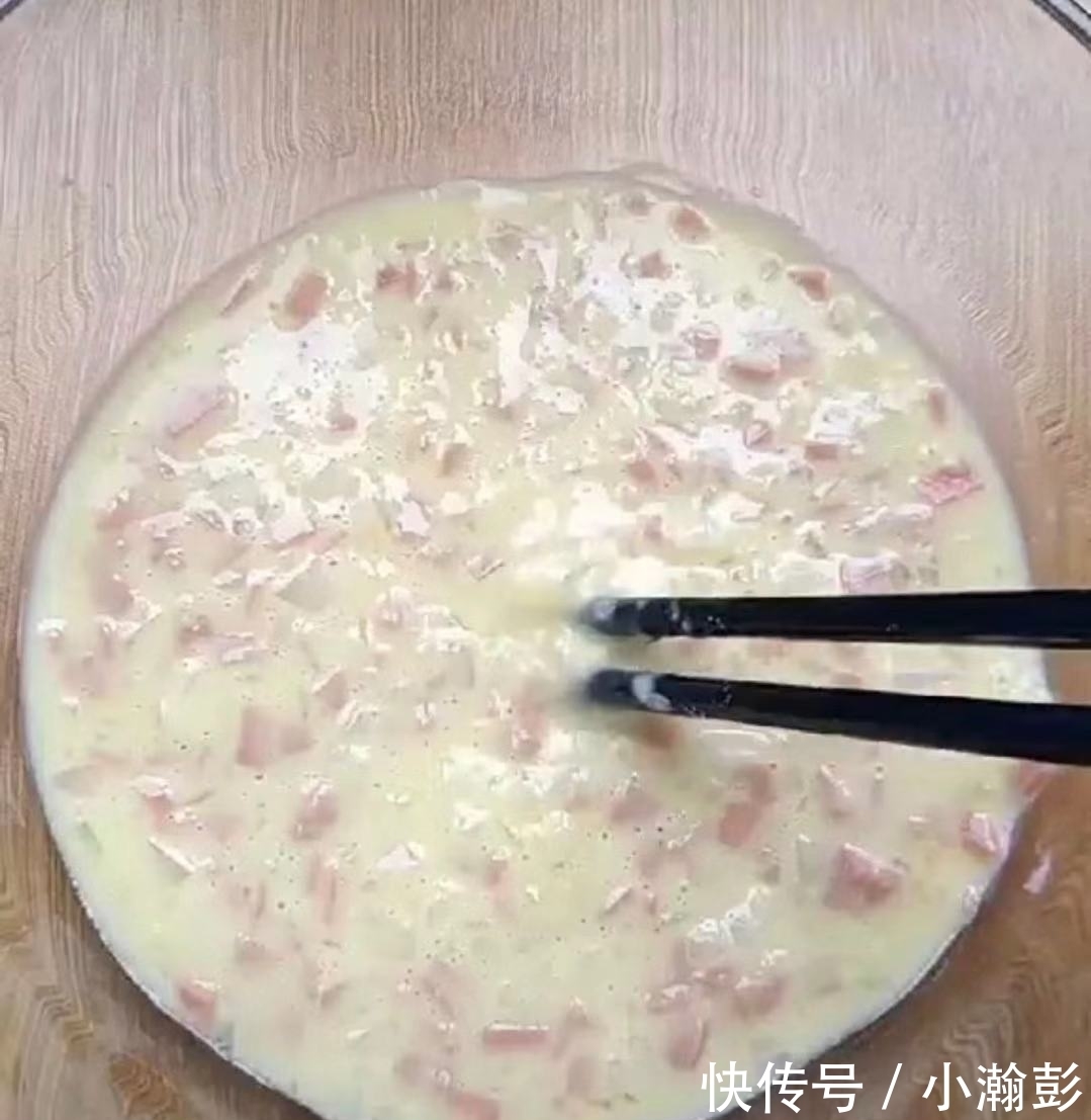 洋葱鸡蛋饼:口感香甜酥脆,简单又美味的早餐,大人小孩都爱吃~
