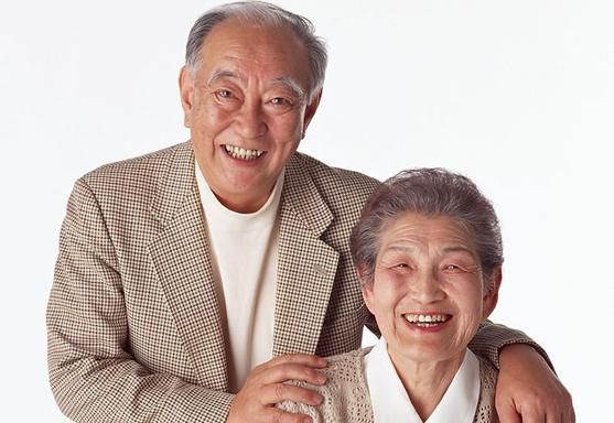 为什么老人身上会有味专家提醒,四十岁后牢记这些事老了没啥味