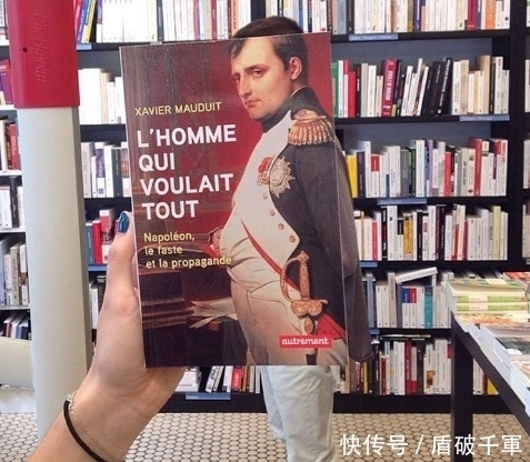 书店|图书封面错位拍照法,引发了书店的一阵潮流