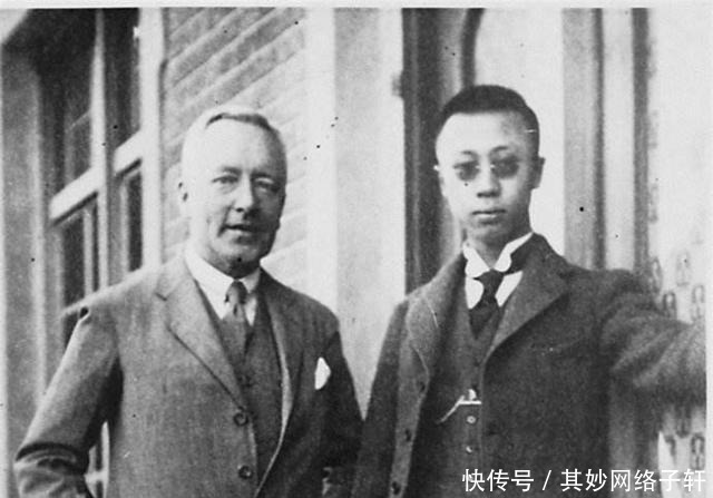 紫禁城|他是溥仪的老师，回到英国买了个小岛，挂上大清龙旗身穿清朝官服
