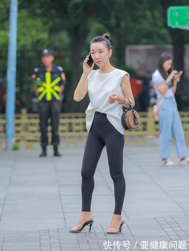 搭配 学习色彩搭配,提升品位,黑白系穿搭简洁时尚!