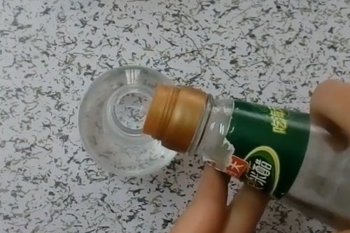 万能|别再出去买清洁剂了!5毛钱自制一瓶万能去污剂,秒杀厨房重油污