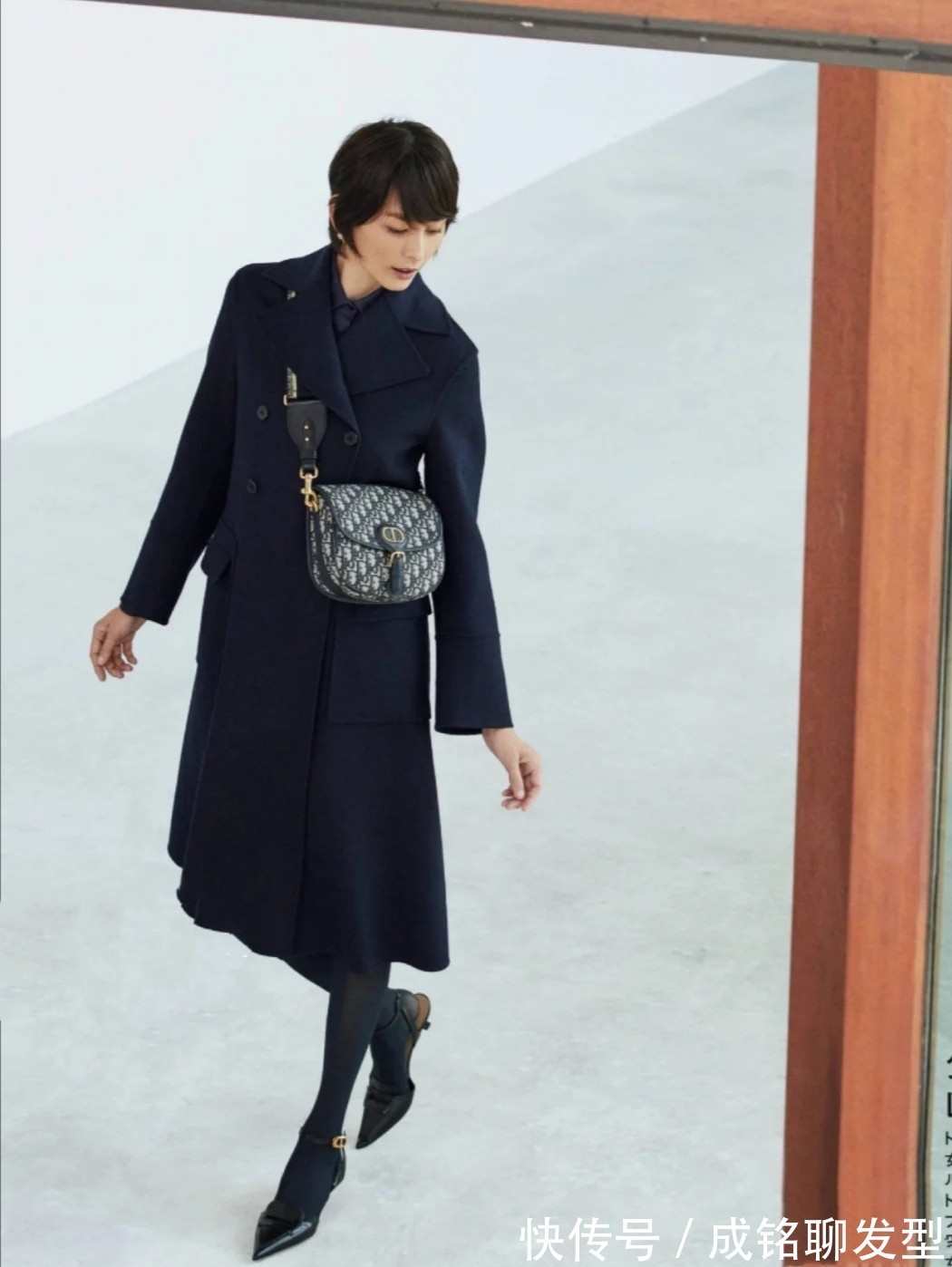 百搭 “大衣+雪地靴”已经过气!今年流行穿这四双鞋子,百搭又舒适