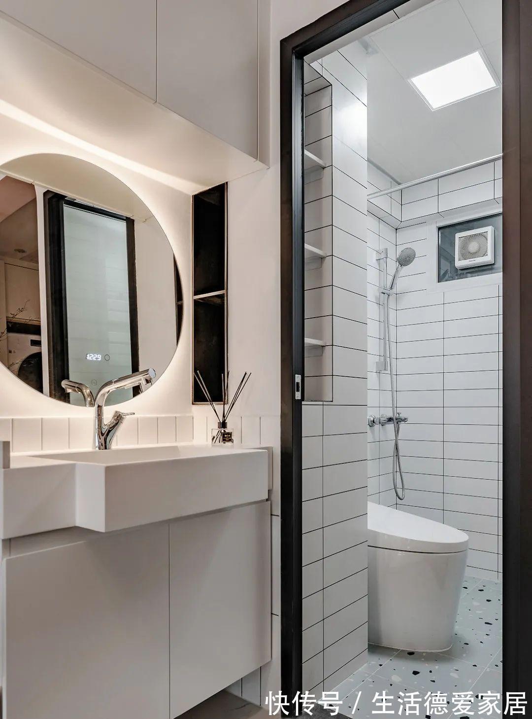 壁龛|卫生间太小,置物架放不下,看看别人家,东西都“上墙”了,真赞