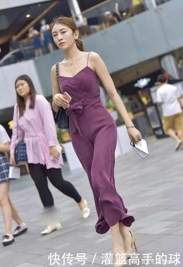 泪水|街拍美女曾试着忘记,却发现凝结泪水的双眸,竟成了思念的窗口