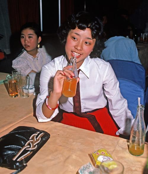 衣服|现如今流行的衣服,全是1985年的人已经穿腻的,命运是一场轮回