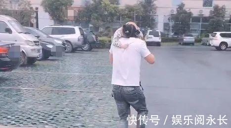 小情人|奶爸用小情人“遮风挡雨”火了,这怕是全网混得最惨的小情人了