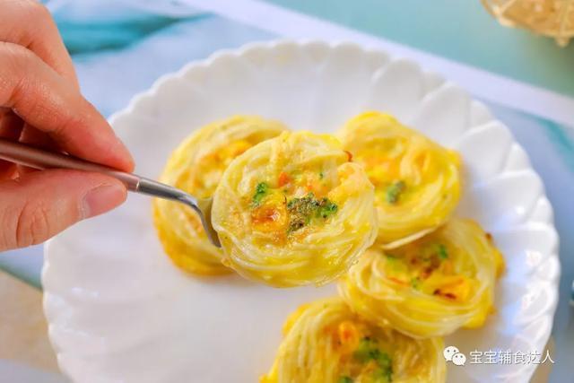 不加面粉的“盘丝饼”，娃吃的比谁都香！鲜嫩香甜又补钙