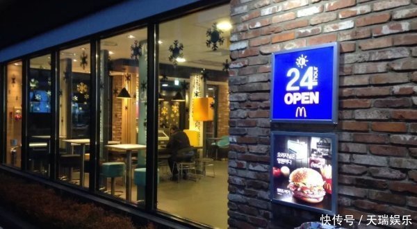 俗语“人无笑脸莫开店”其实下半句才是精华,对生意人的忠告