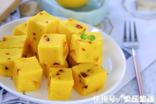 南瓜糕|无油无糖不发酵,儿子却抱着不想撒手一搅一蒸就出锅,太简单