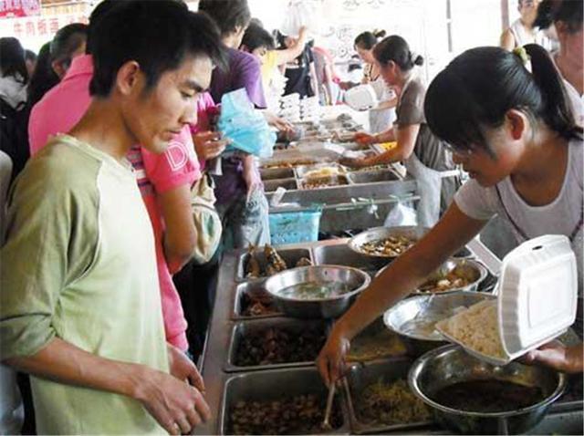 中国青年|12年前,那个“千里背疯娘”上大学的孩子,现状如何?