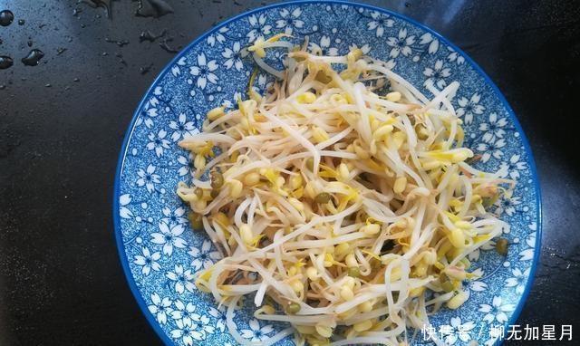 生津|冷蒜香三色绿豆芽使味道酸凉,酥脆生津