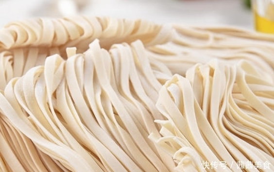 超市买挂面时,看到这“三种”面,立马放回去,白送都不能要