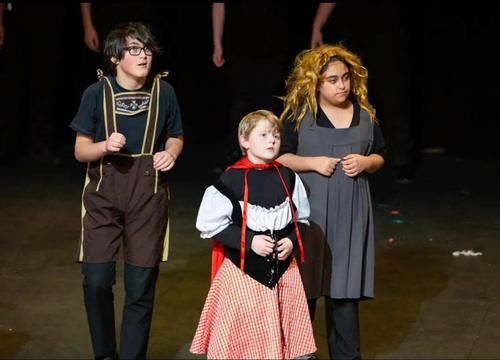  孩子们|英国初中戏剧课堂：时间旅行者，探索孩子身上更多的可能！